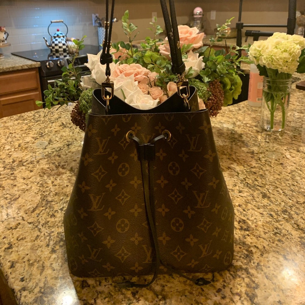 *SOLD* Louis Vuitton NéoNoé MM